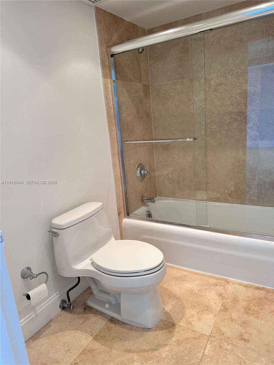 Brickell Bay Club at 2333 Brickell Ave, Miami, FL 33129 - For Rent photo 17