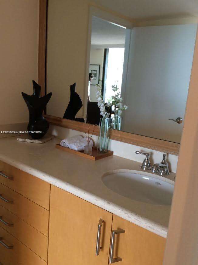 Brickell Bay Club at 2333 Brickell Ave, Miami, FL 33129 - For Rent photo 18