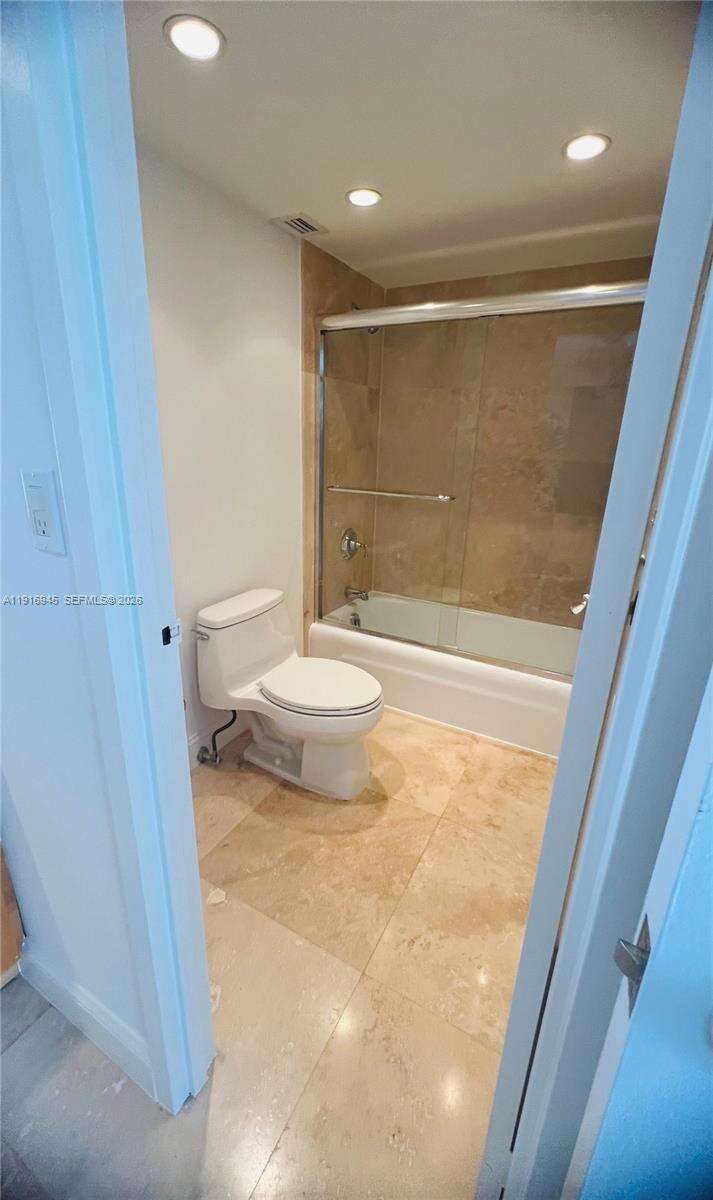 Brickell Bay Club at 2333 Brickell Ave, Miami, FL 33129 - For Rent photo 24