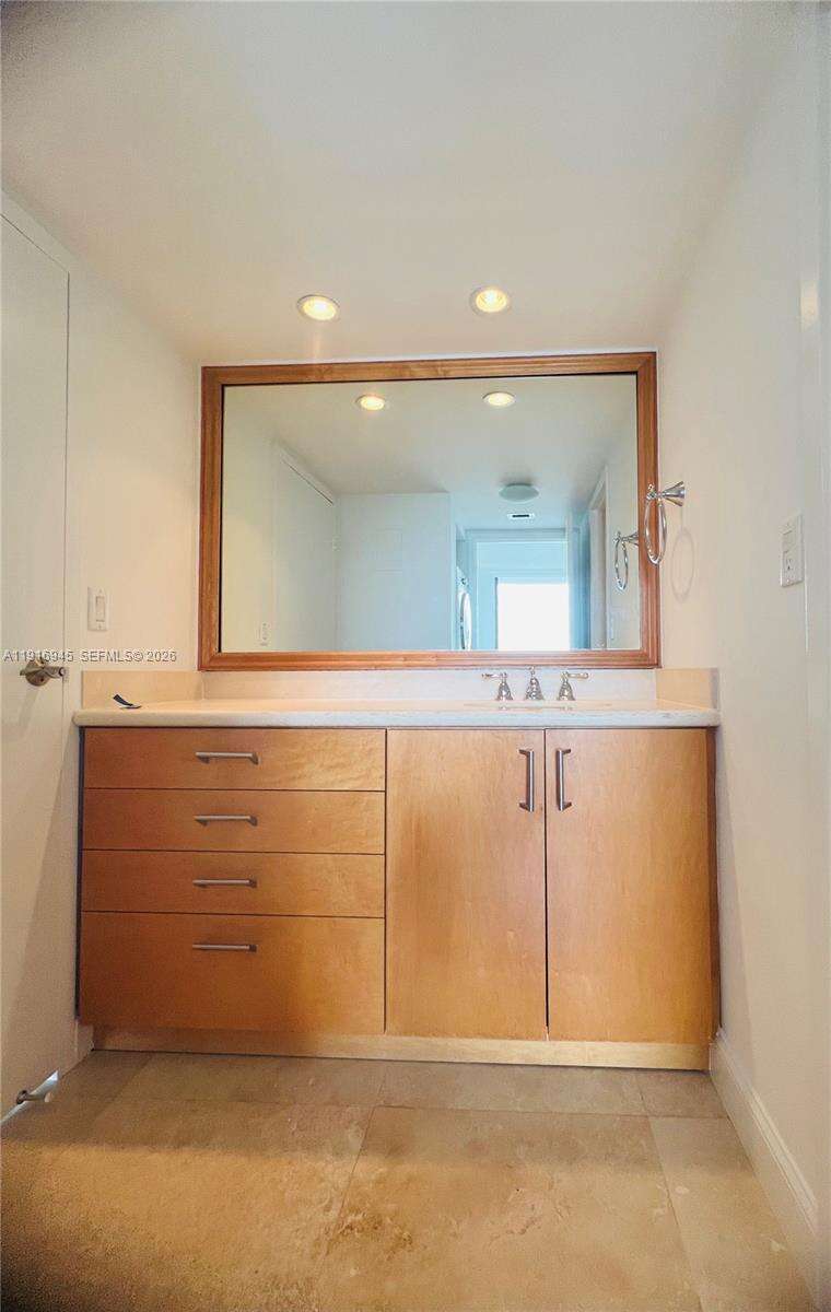 Brickell Bay Club at 2333 Brickell Ave, Miami, FL 33129 - For Rent photo 25
