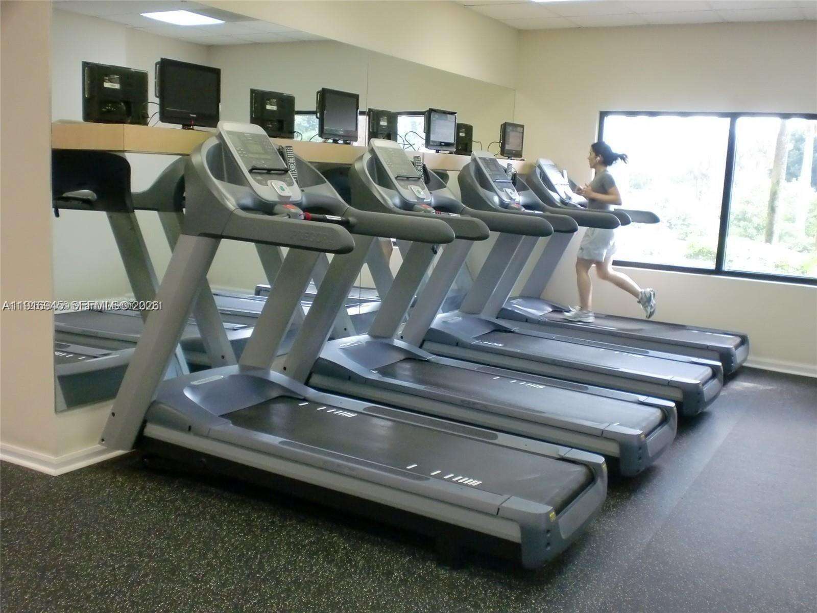 Brickell Bay Club at 2333 Brickell Ave, Miami, FL 33129 - For Rent photo 27