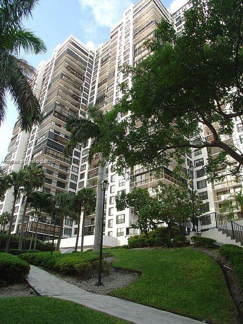 Brickell Bay Club at 2333 Brickell Ave, Miami, FL 33129 - For Rent photo 35