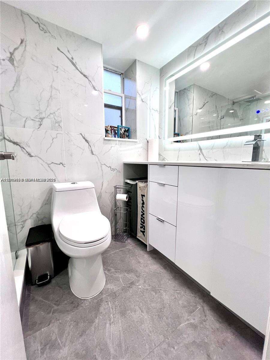 Villa Dorada at 20200 Country Club Dr, Aventura, FL 33180 - For Rent photo 15
