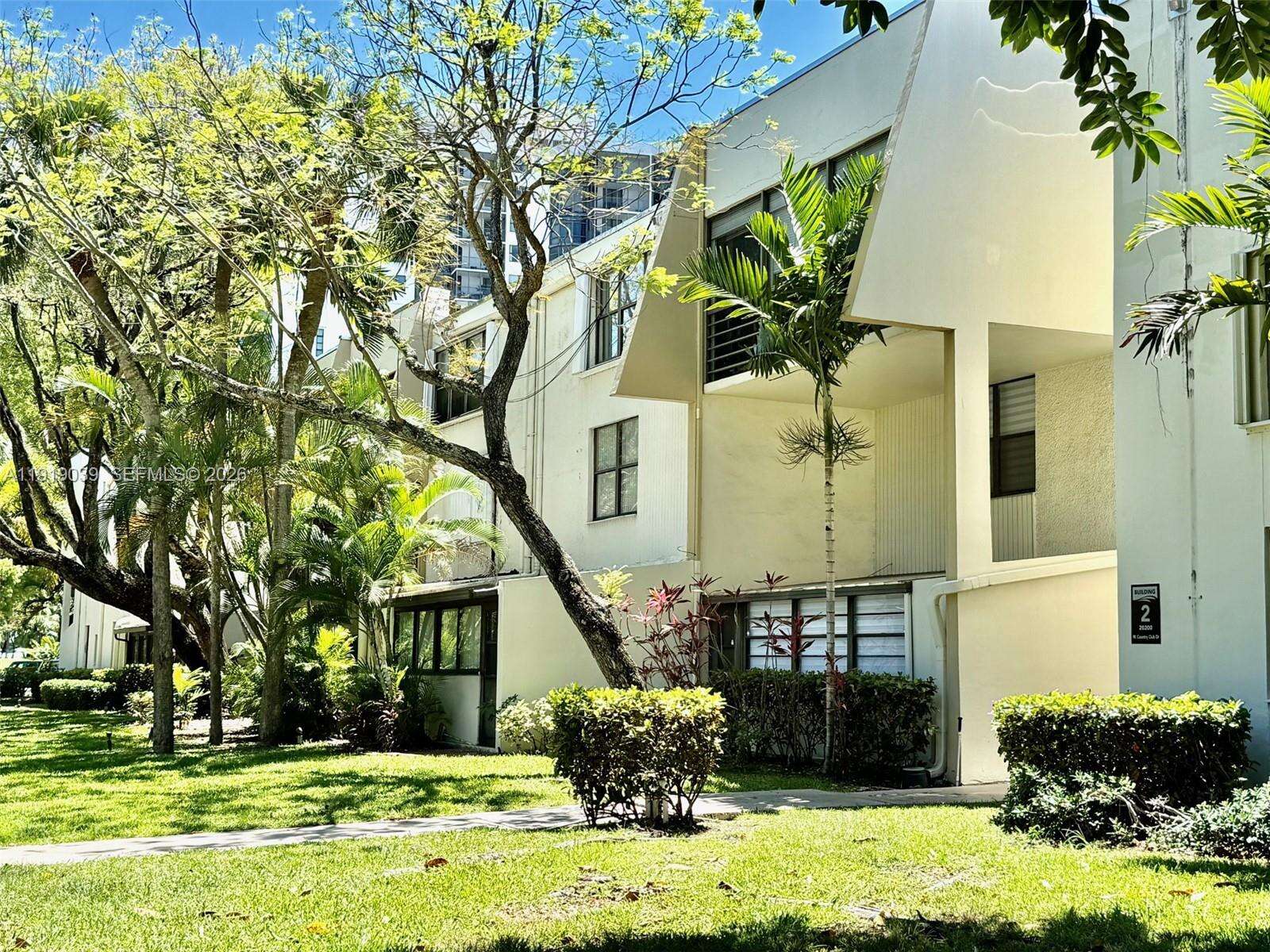 Villa Dorada at 20200 Country Club Dr, Aventura, FL 33180 - For Rent photo 3