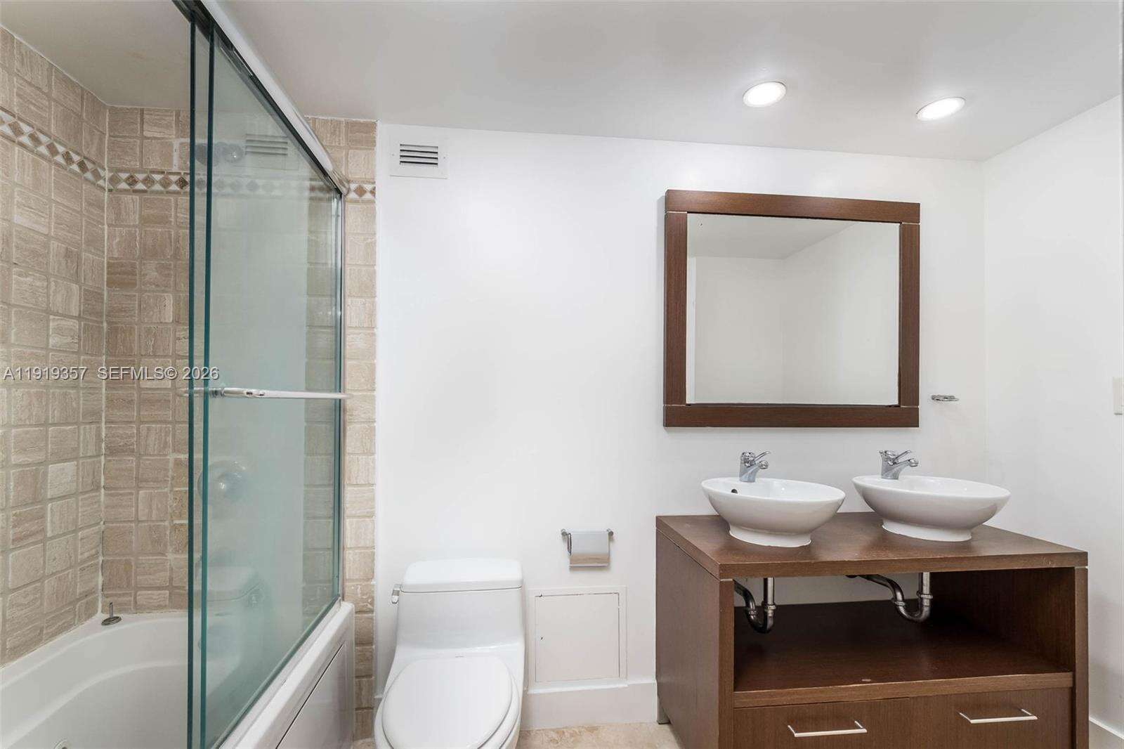 Roney Palace at 2301 Collins Ave, Miami Beach, FL 33139 - For Rent photo 13
