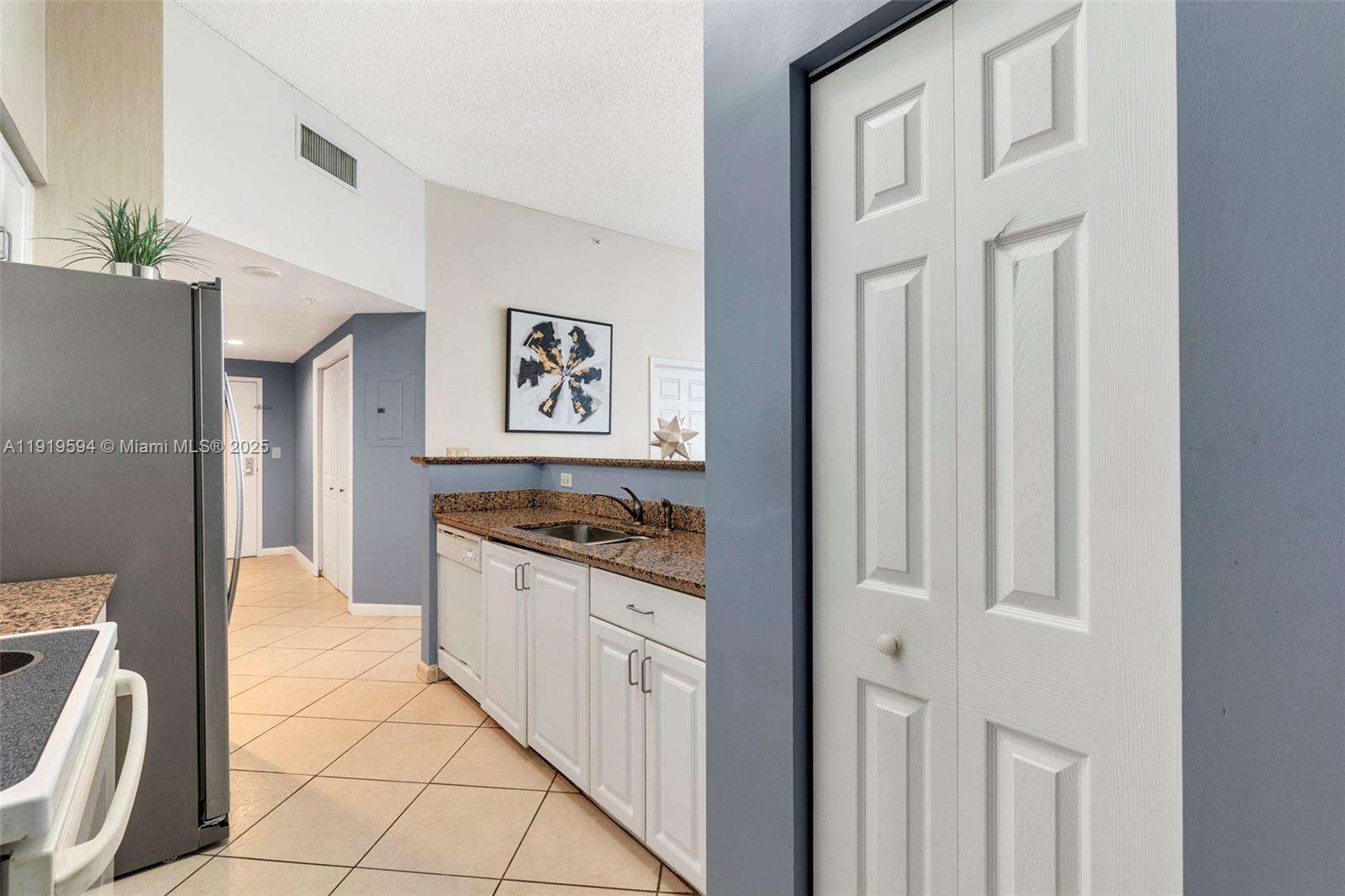 The Mark On Brickell at 1155 Brickell Bay Dr, Miami, FL 33131 - For Rent photo 15