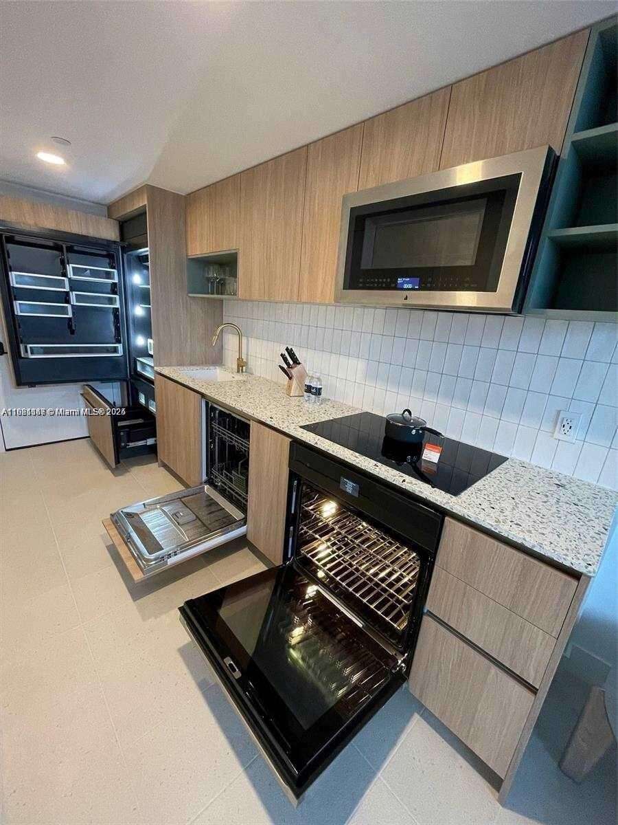 Natiivo | Gale Miami at 159 6 St, Miami, FL 33132 - For Rent photo 3