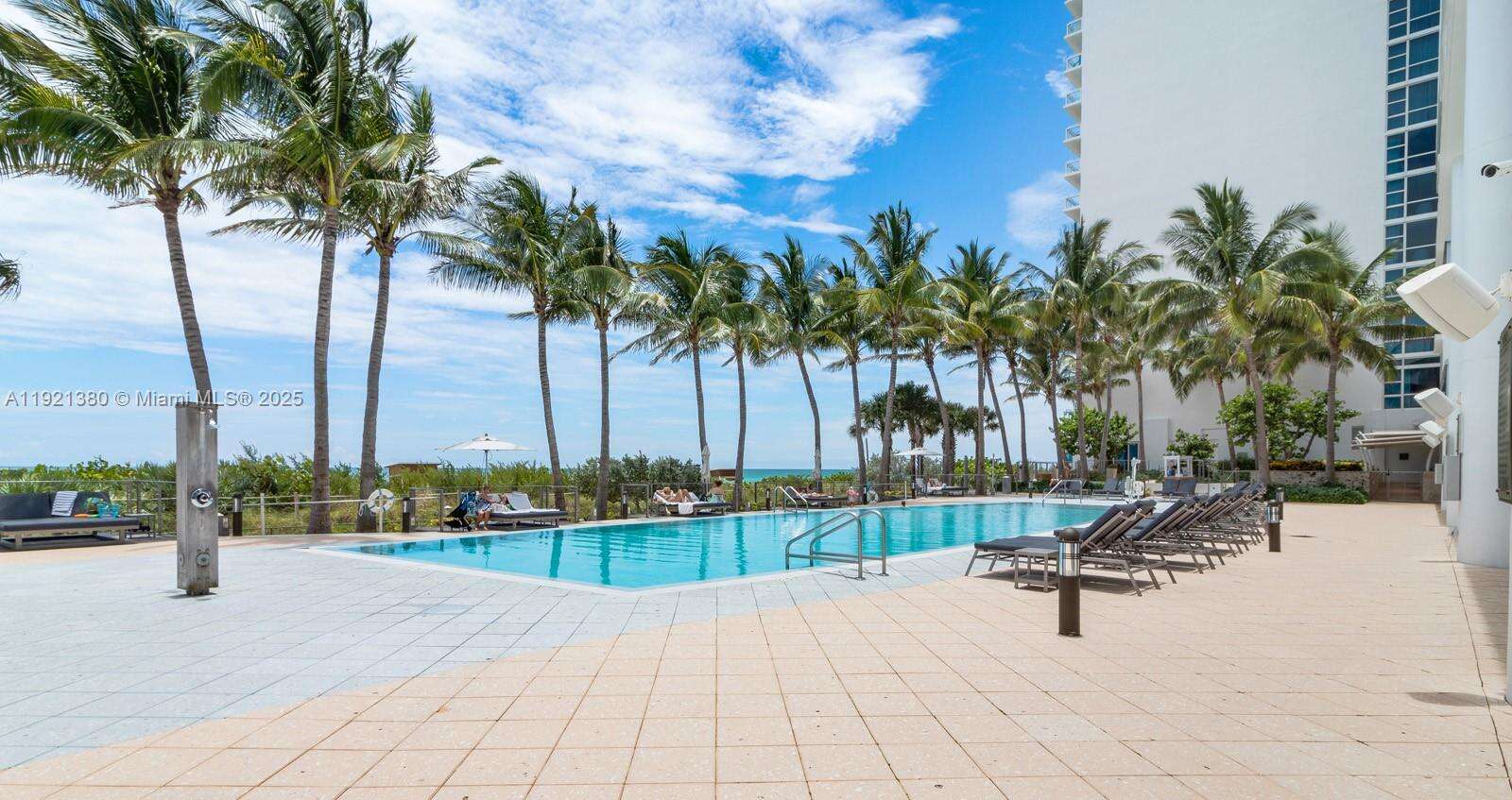 Central Carillon at 6801 Collins Ave, Miami Beach, FL 33141 - For Rent photo 9