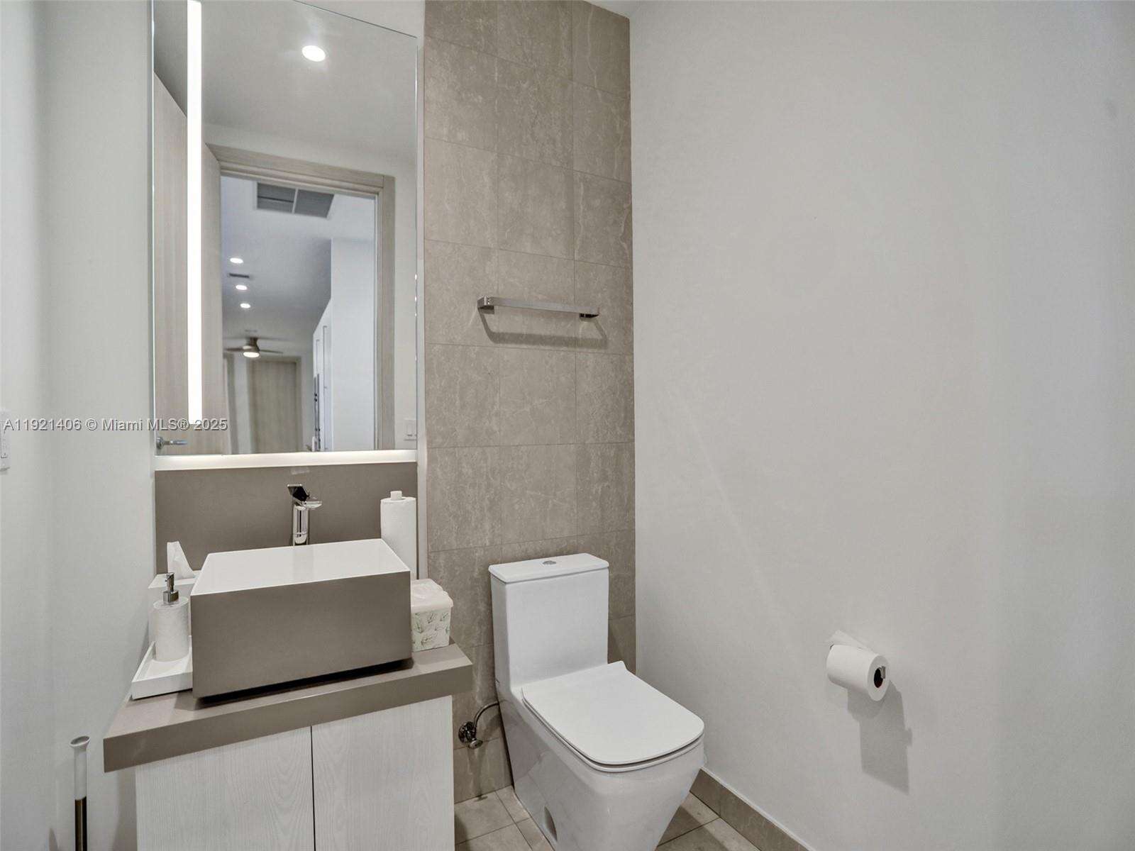 Brickell Flatiron at 1000 Brickell Plz, Miami, FL 33131 - For Rent photo 15