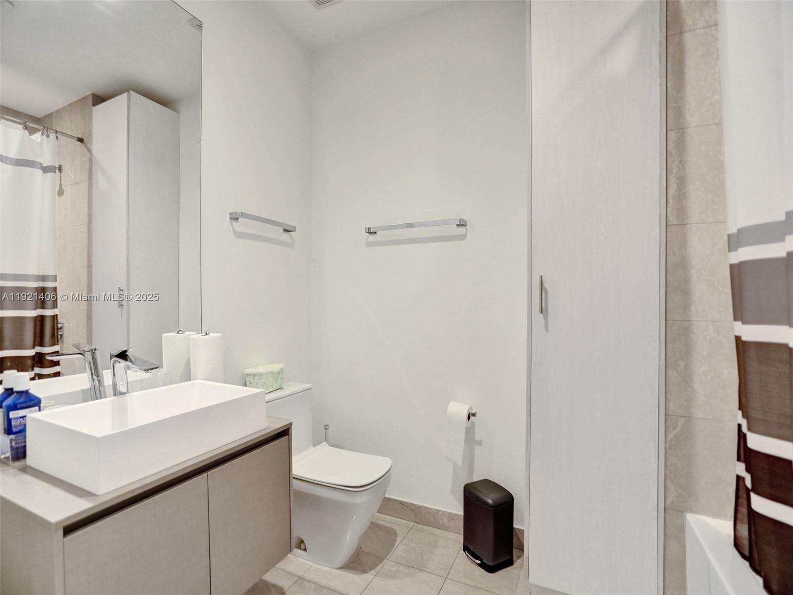 Brickell Flatiron at 1000 Brickell Plz, Miami, FL 33131 - For Rent photo 24