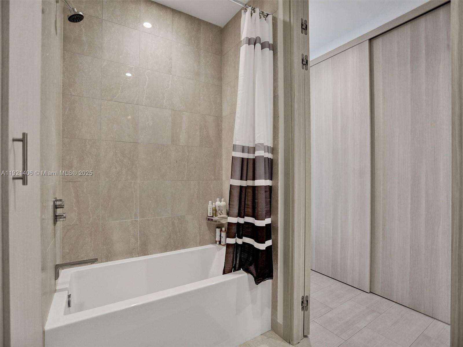 Brickell Flatiron at 1000 Brickell Plz, Miami, FL 33131 - For Rent photo 25