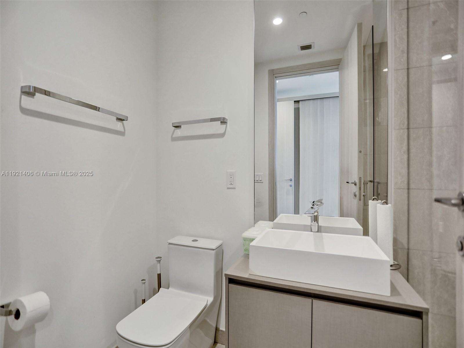 Brickell Flatiron at 1000 Brickell Plz, Miami, FL 33131 - For Rent photo 28