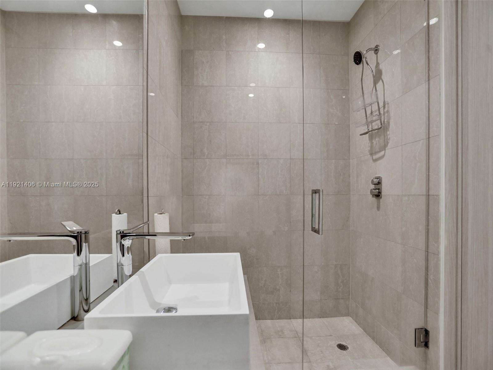 Brickell Flatiron at 1000 Brickell Plz, Miami, FL 33131 - For Rent photo 29