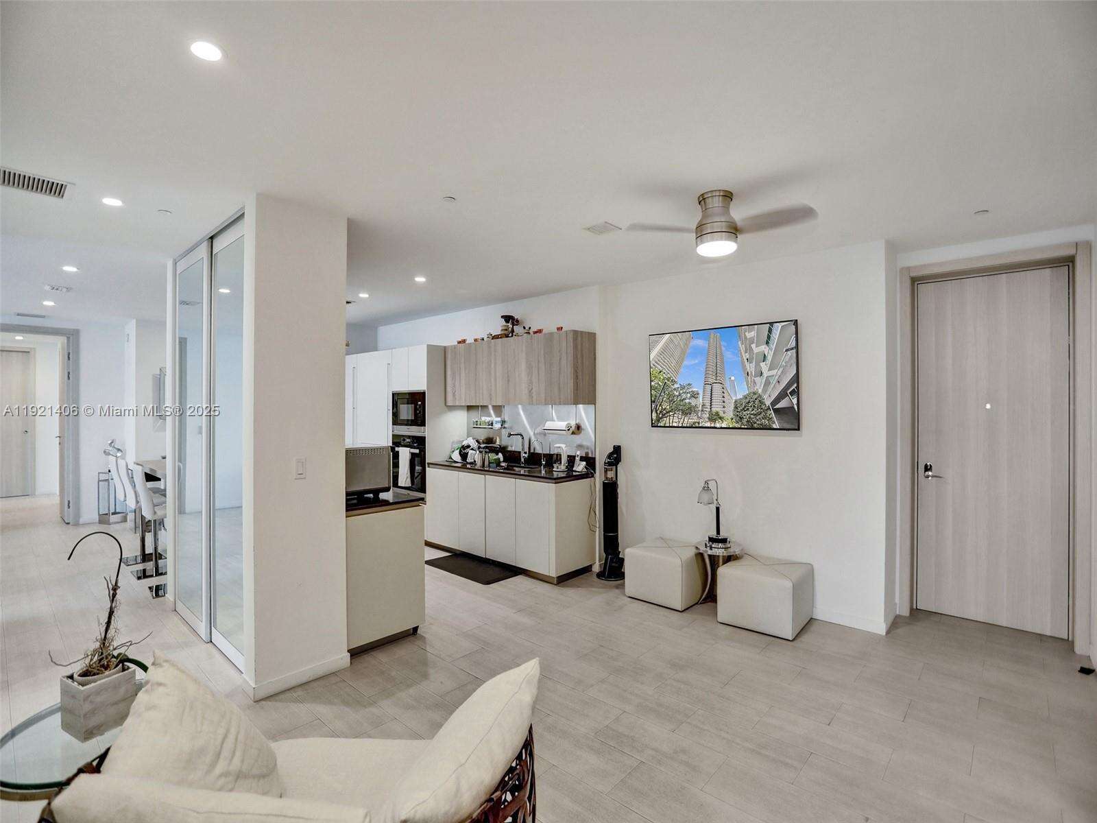 Brickell Flatiron at 1000 Brickell Plz, Miami, FL 33131 - For Rent photo 4