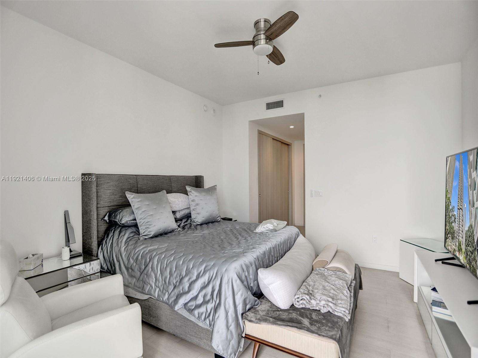 Brickell Flatiron at 1000 Brickell Plz, Miami, FL 33131 - For Rent photo 10