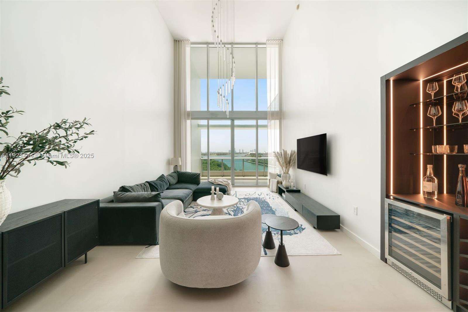 900 Biscayne at 900 Biscayne Blvd, Miami, FL 33132 - For Rent photo 2