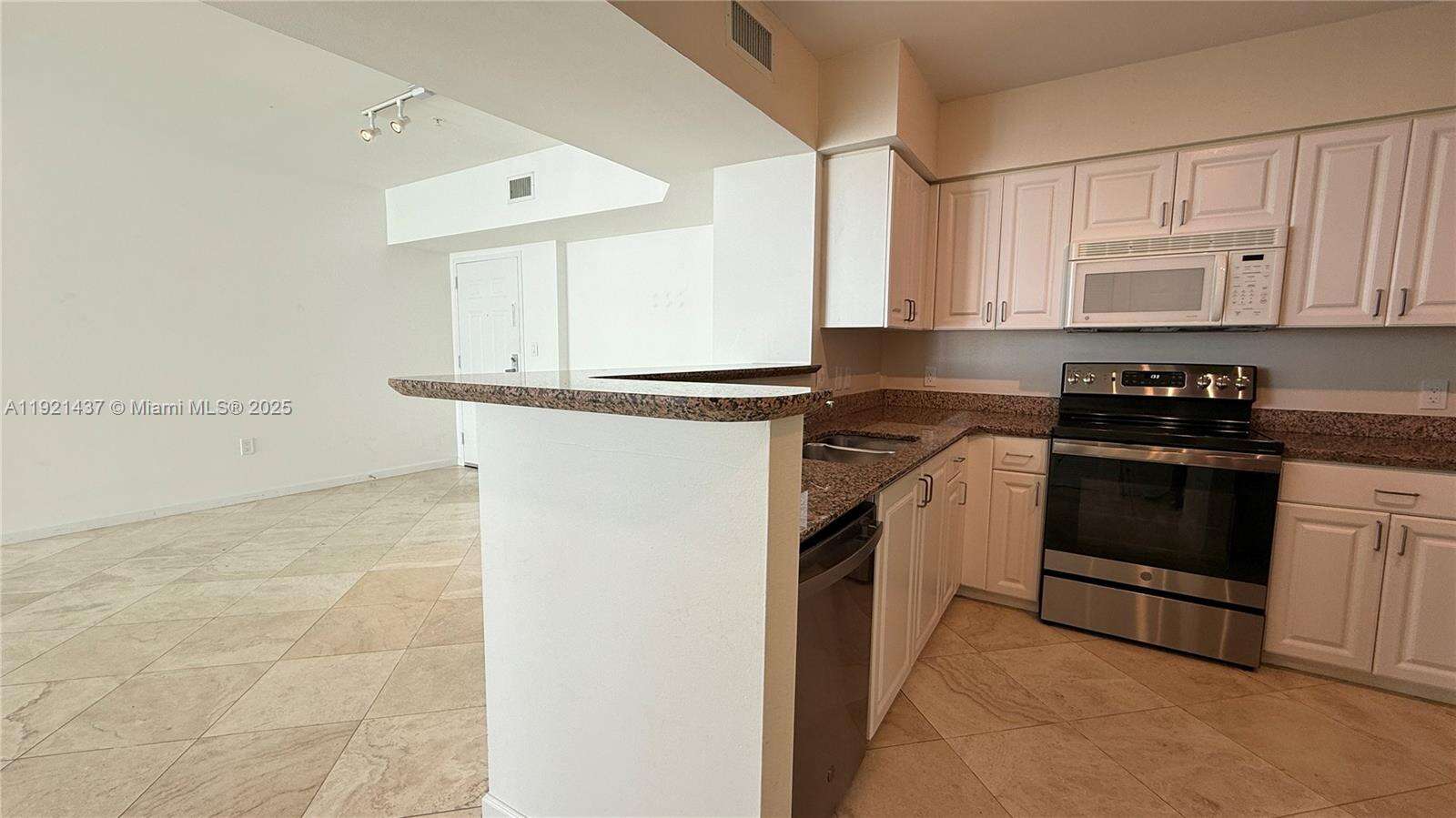The Mark On Brickell at 1155 Brickell Bay Dr, Miami, FL 33131 - For Rent photo 6