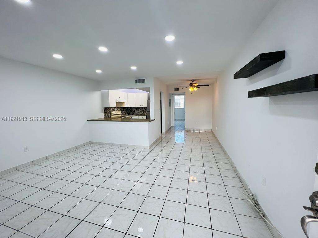 No Bay White House No 3 Condos for Sale & Rent | Picture 1