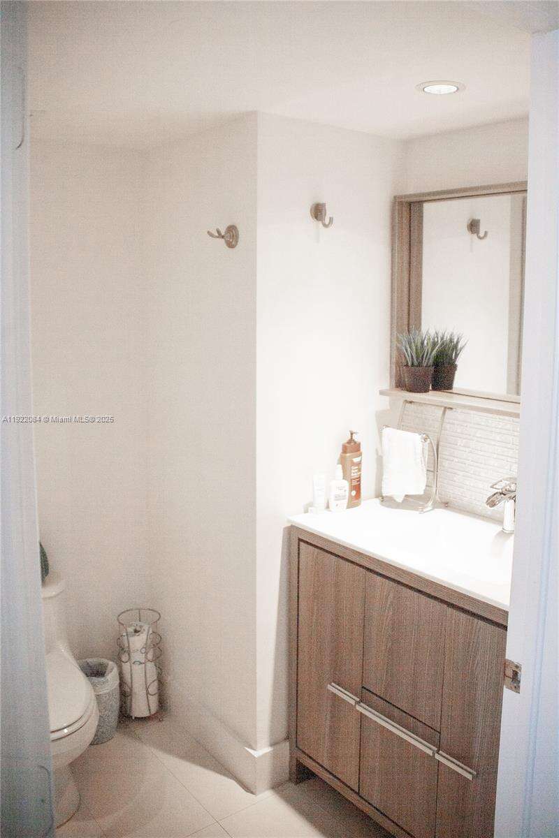 La Gorce Palace at 6301 Collins Ave, Miami Beach, FL 33141 - For Rent photo 16
