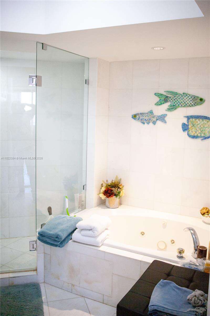 La Gorce Palace at 6301 Collins Ave, Miami Beach, FL 33141 - For Rent photo 22