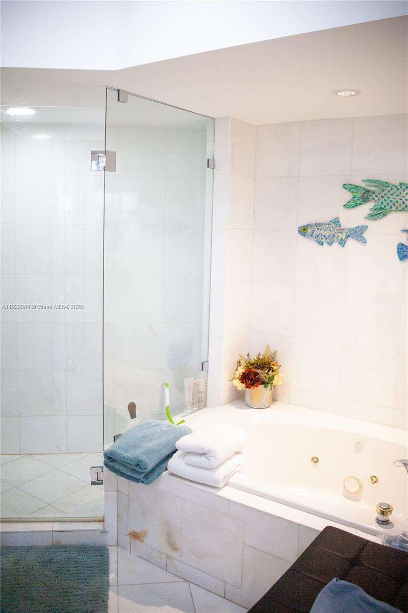 La Gorce Palace at 6301 Collins Ave, Miami Beach, FL 33141 - For Rent photo 23