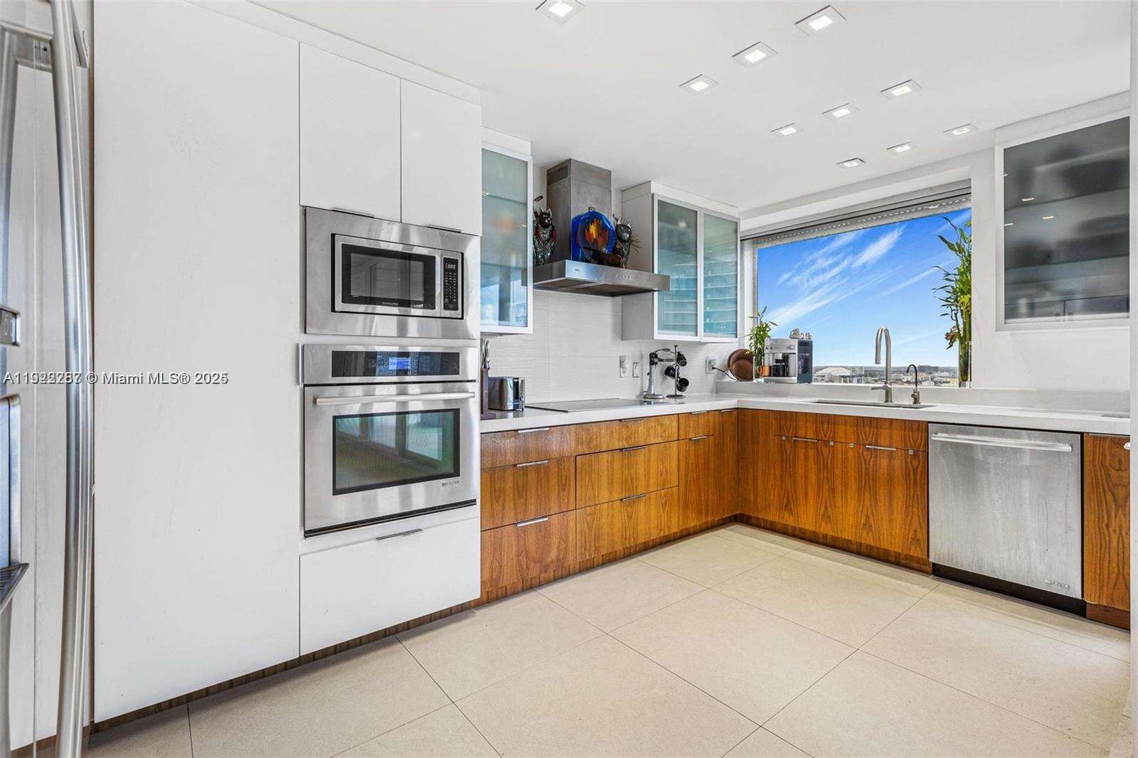The Palace at 1541 Brickell Ave, Miami, FL 33129 - For Rent photo 14