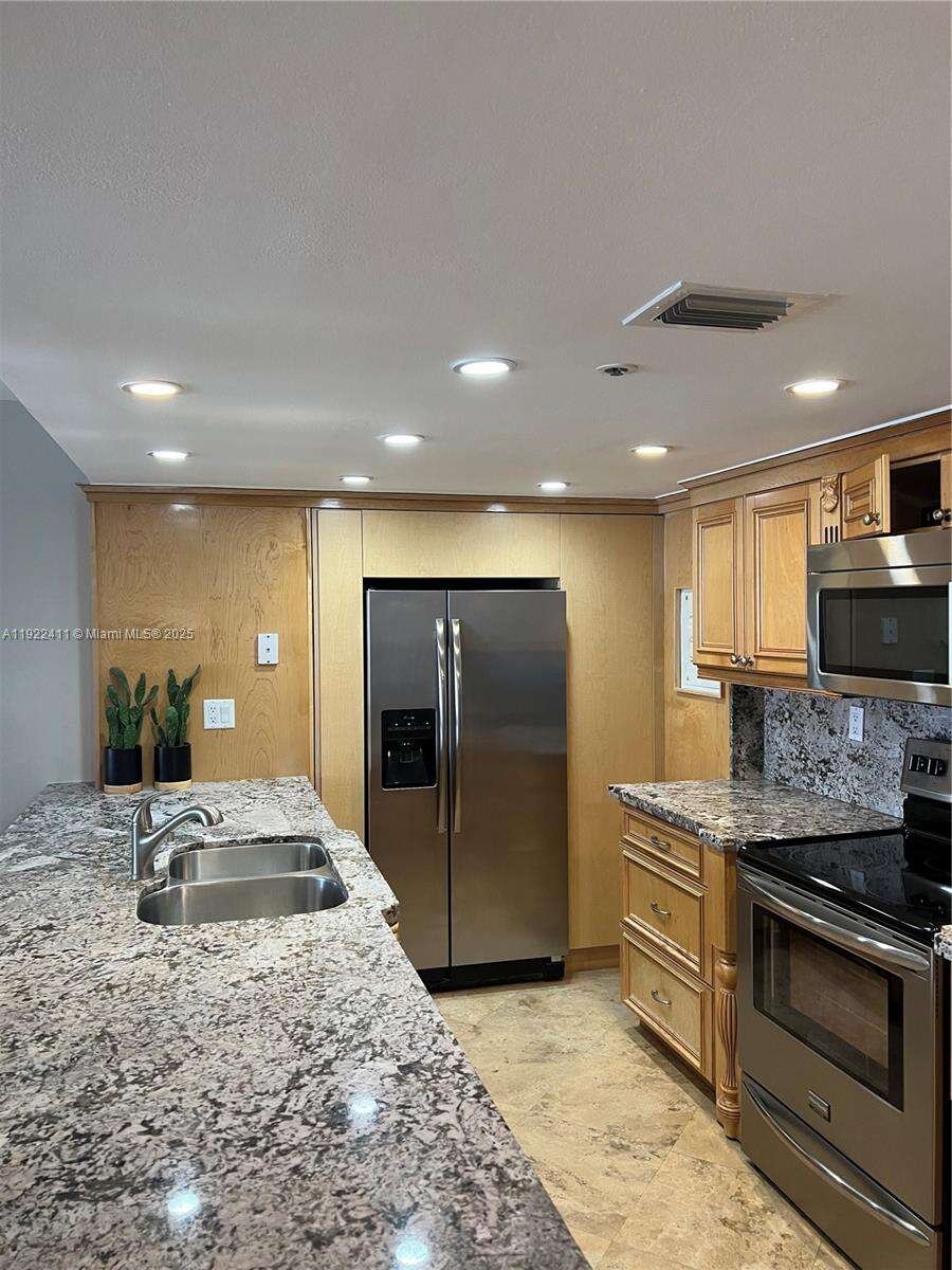 The Grand at 1717 Bayshore Dr, Miami, FL 33132 - For Rent photo 4