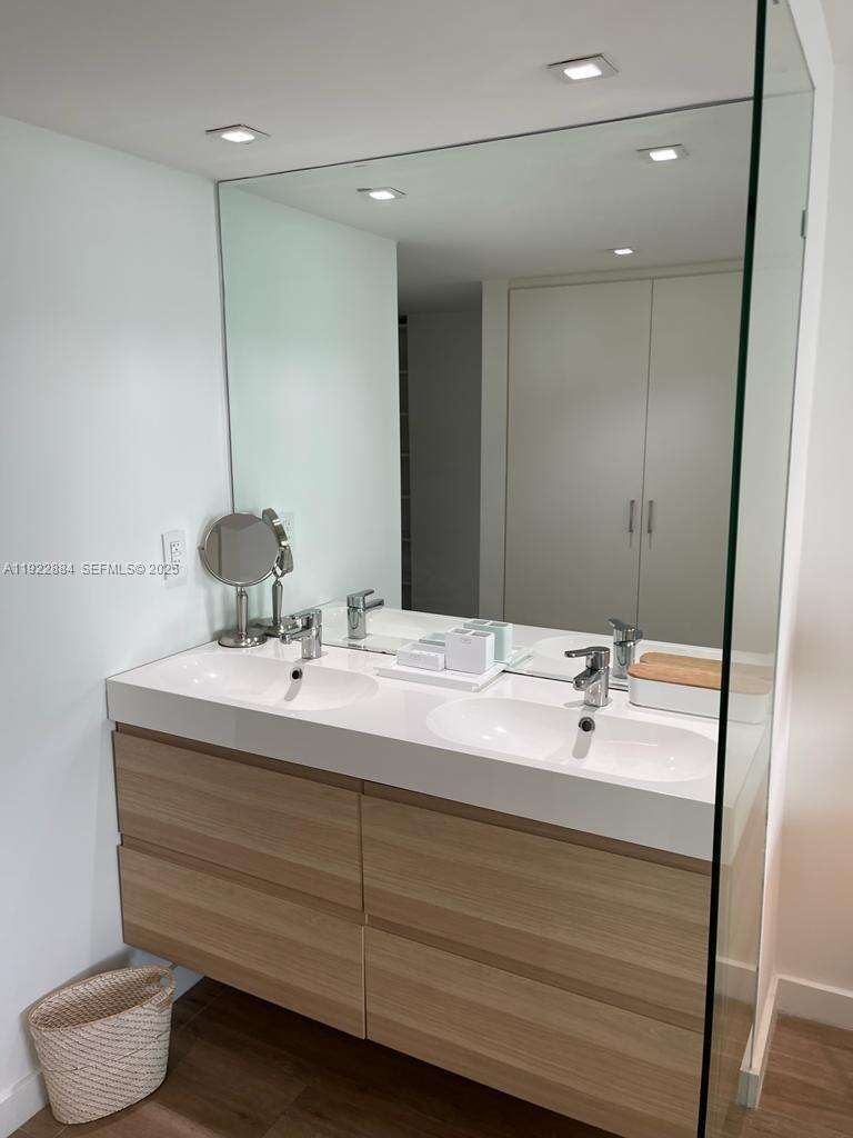 Arlen House at 100 Bayview Dr, Sunny Isles Beach, FL 33160 - For Rent photo 17
