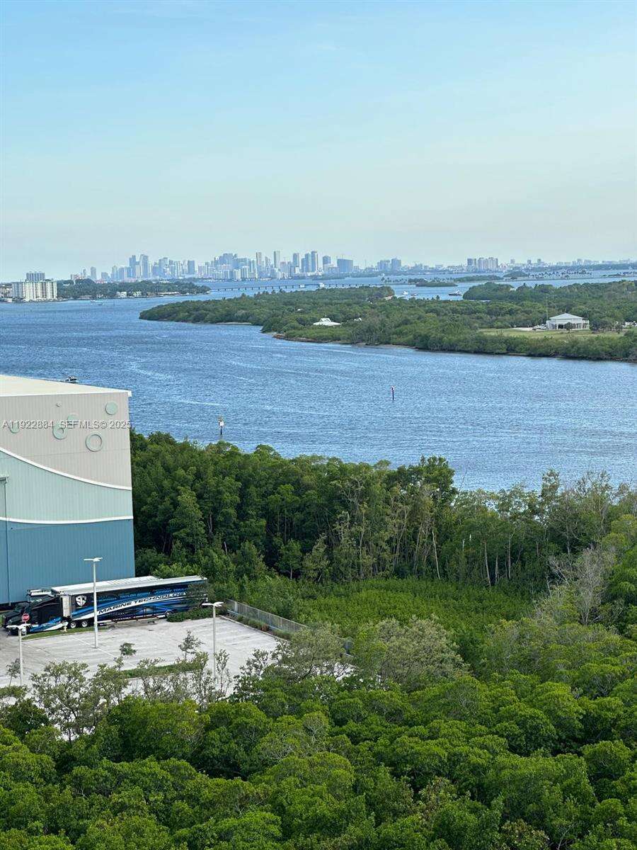 Arlen House at 100 Bayview Dr, Sunny Isles Beach, FL 33160 - For Rent photo 27
