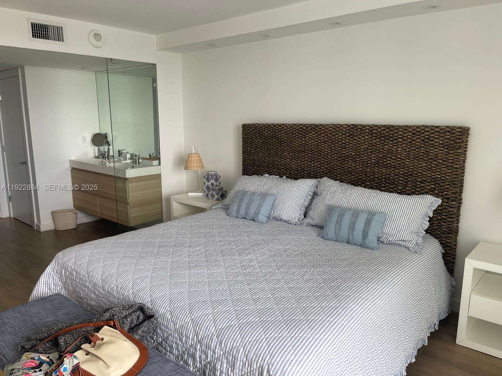 Arlen House at 100 Bayview Dr, Sunny Isles Beach, FL 33160 - For Rent photo 7