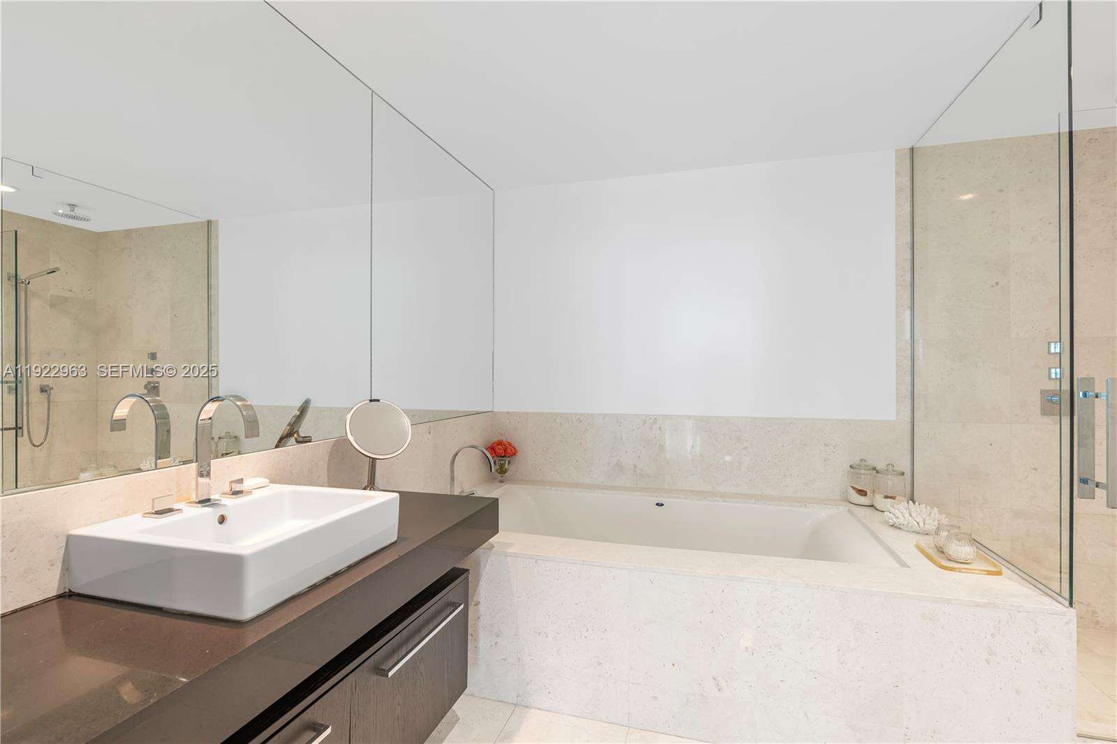 Jade Ocean at 17121 Collins Ave, Sunny Isles Beach, FL 33160 - For Rent photo 16