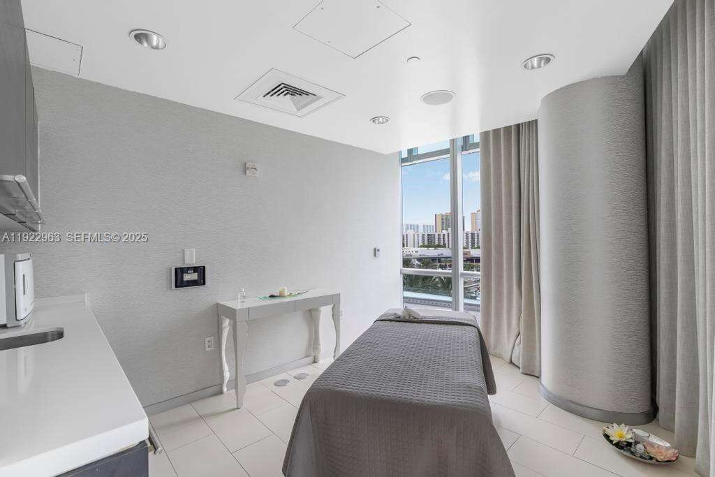 Jade Ocean at 17121 Collins Ave, Sunny Isles Beach, FL 33160 - For Rent photo 32
