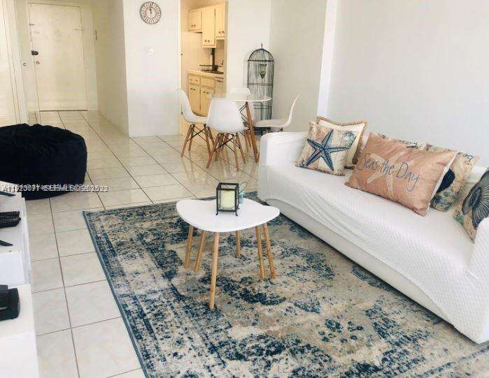 Decoplage at 100 Lincoln Rd, Miami Beach, FL 33139 - For Rent photo 1