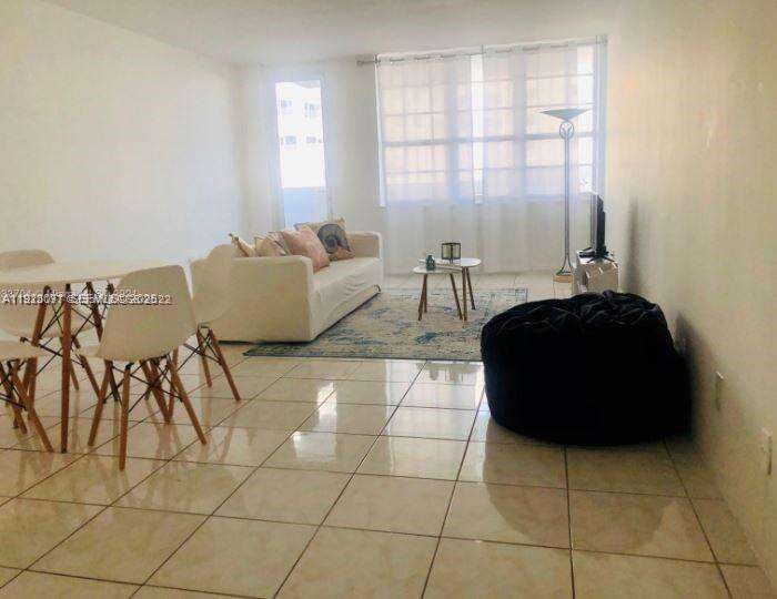 Decoplage at 100 Lincoln Rd, Miami Beach, FL 33139 - For Rent photo 2