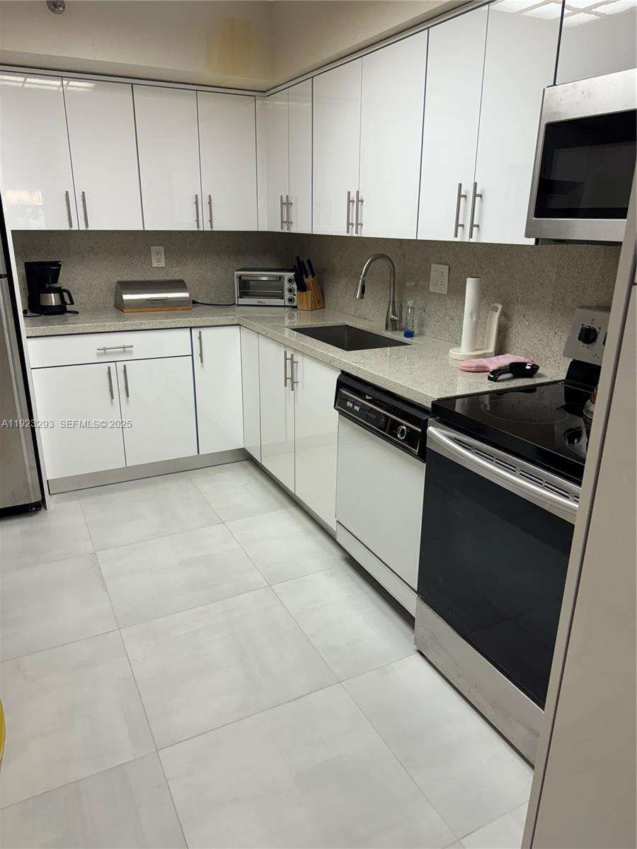 Mystic Pointe 1 at 3600 Mystic Pointe Dr, Aventura, FL 33180 - For Rent photo 2
