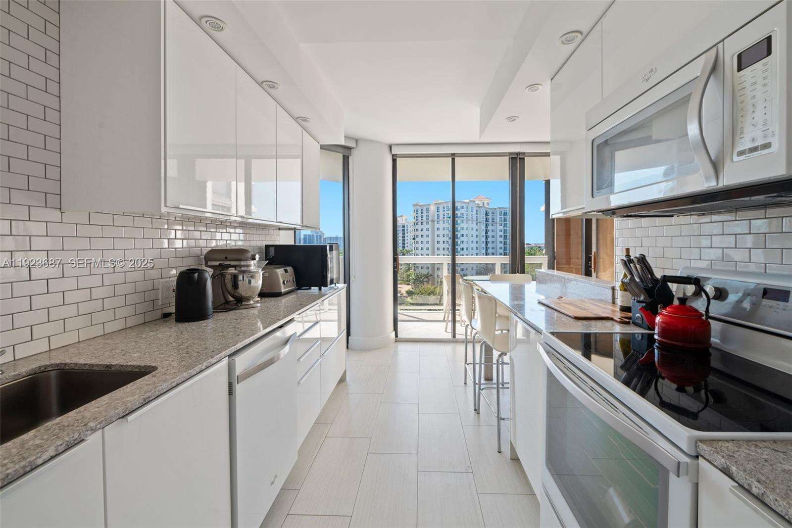 The Landmark at 20185 Country Club Dr, Aventura, FL 33180 - For Rent photo 3