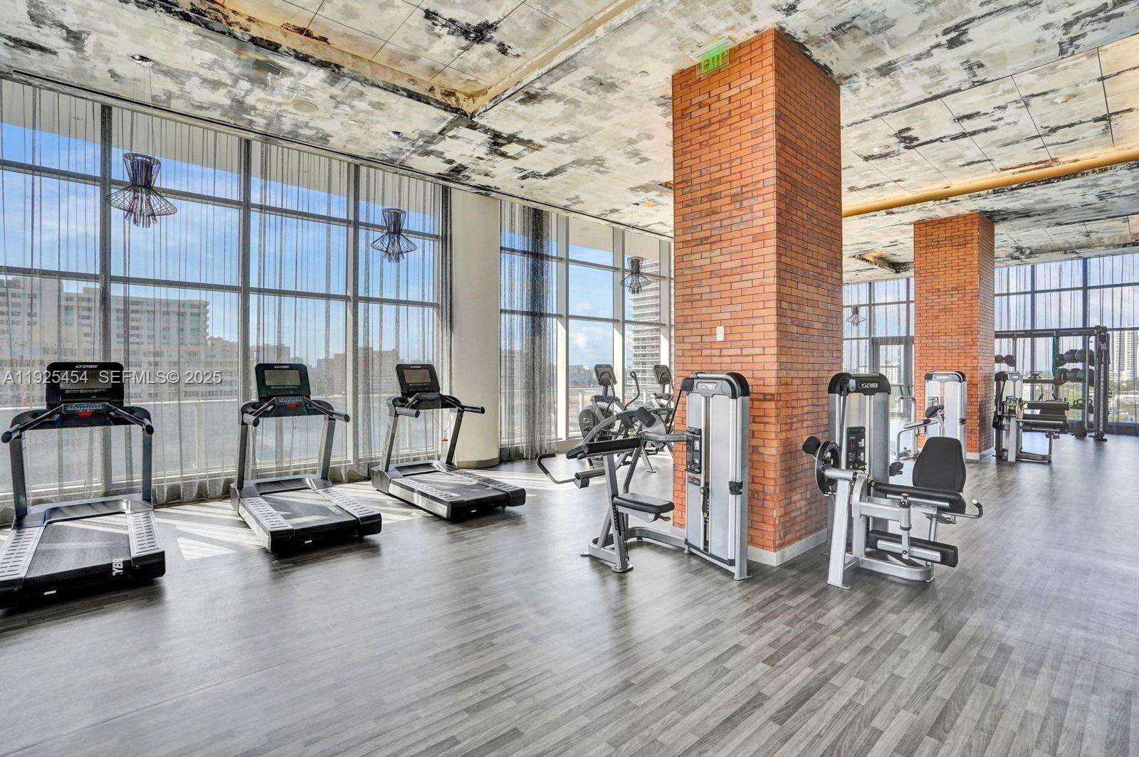 Hyde Beach House at 4010 Ocean Dr, Hollywood, FL 33019 - For Rent photo 11
