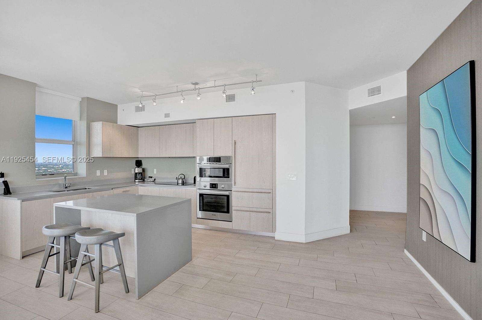 Hyde Beach House at 4010 Ocean Dr, Hollywood, FL 33019 - For Rent photo 6