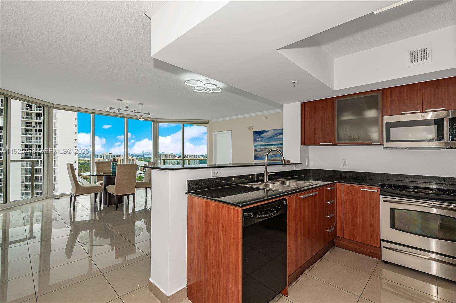 La Perla at 16699 Collins Ave, Sunny Isles Beach, FL 33160 - For Rent photo 8