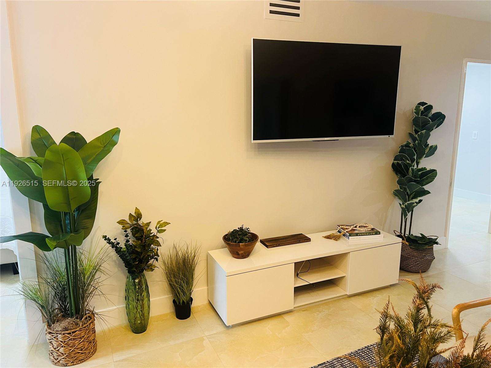 The Alexander at 5225 Collins Ave, Miami Beach, FL 33140 - For Rent photo 3