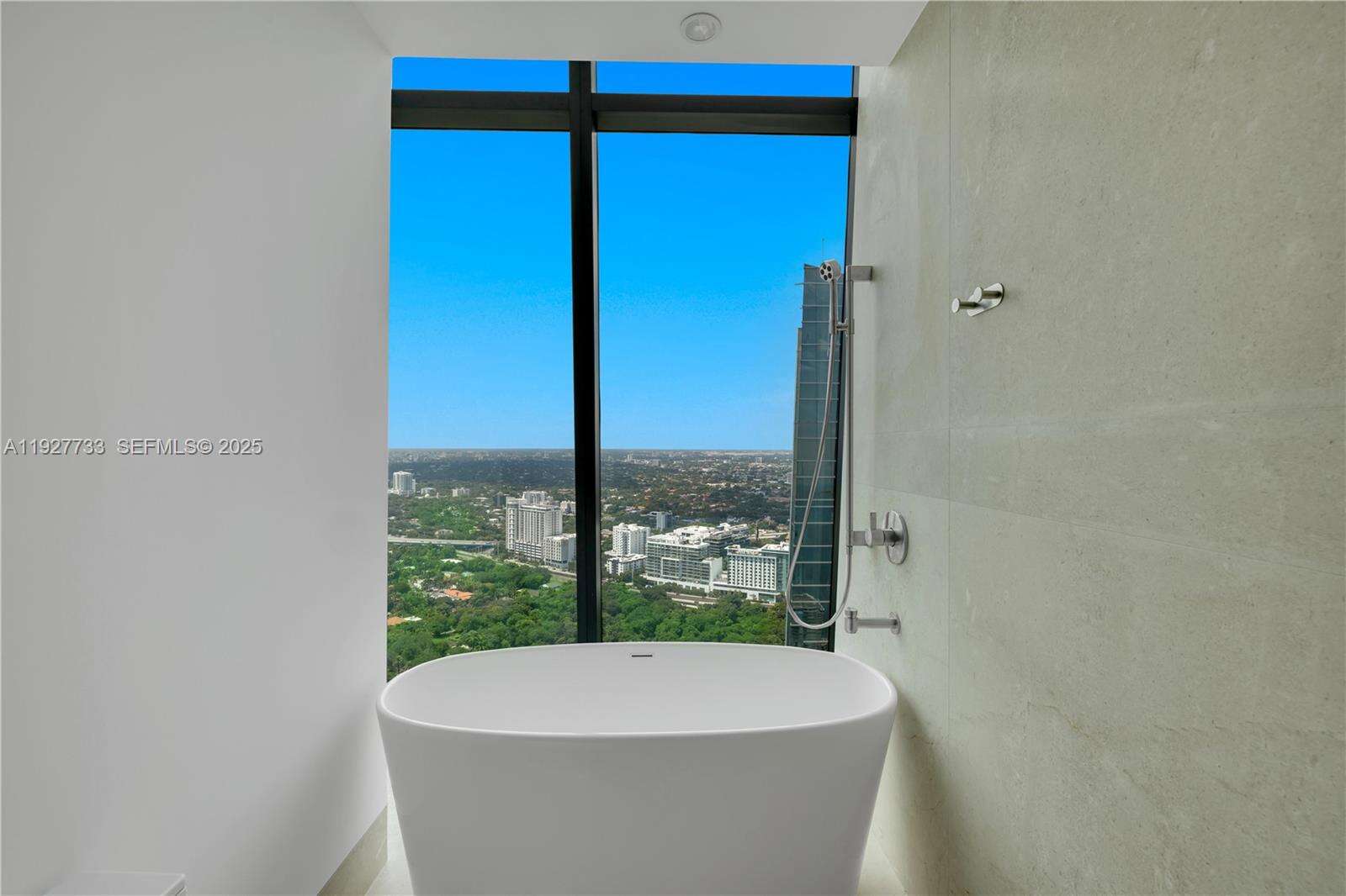 Echo Brickell at 1451 Brickell Ave, Miami, FL 33131 - For Rent photo 19