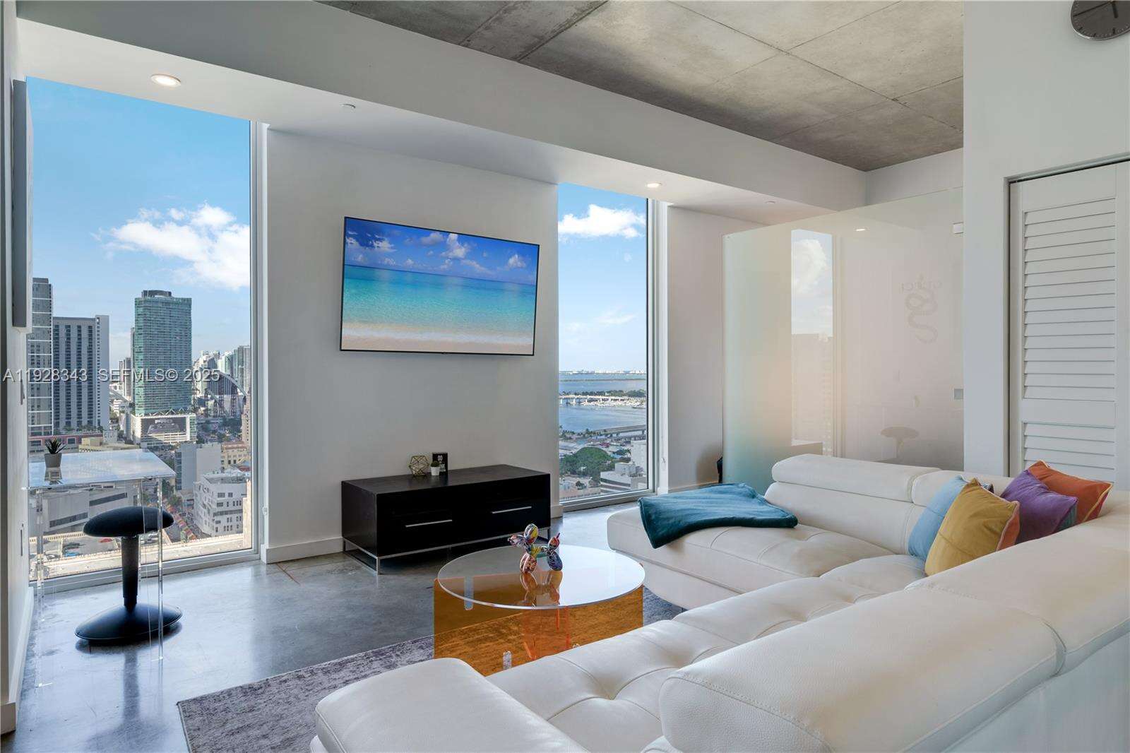 Centro at 151 1 St, Miami, FL 33131 - For Rent photo 6