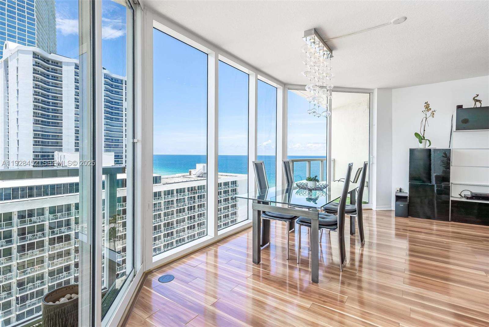 La Perla at 16699 Collins Ave, Sunny Isles Beach, FL 33160 - For Rent photo 2