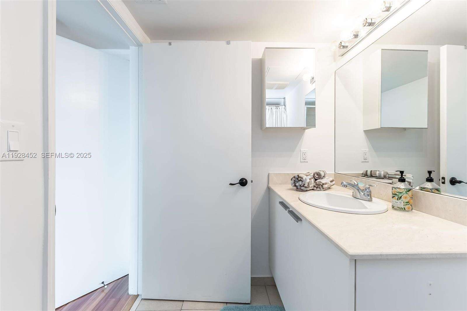 La Perla at 16699 Collins Ave, Sunny Isles Beach, FL 33160 - For Rent photo 16