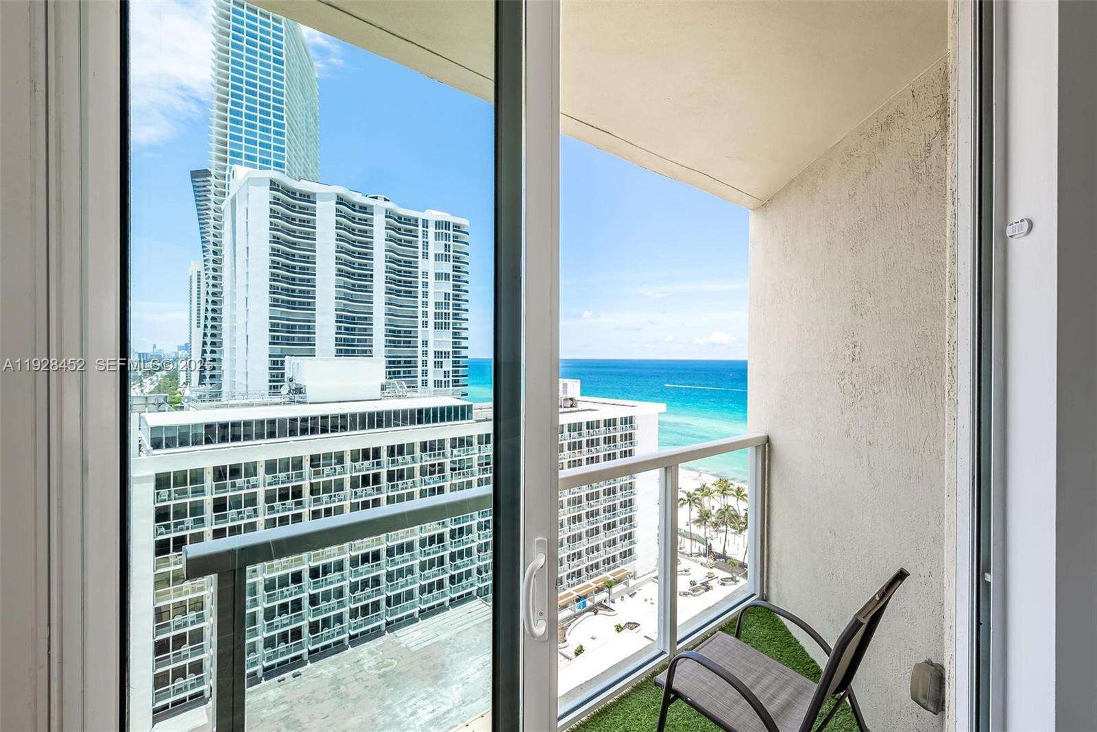 La Perla at 16699 Collins Ave, Sunny Isles Beach, FL 33160 - For Rent photo 19
