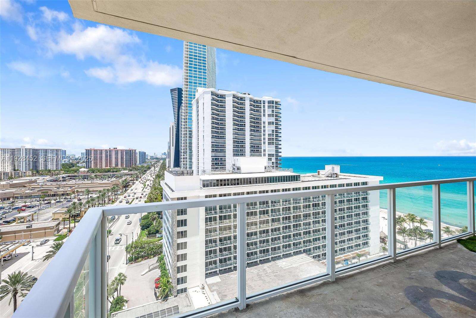 La Perla at 16699 Collins Ave, Sunny Isles Beach, FL 33160 - For Rent photo 3