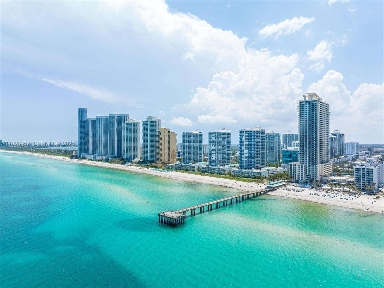 La Perla at 16699 Collins Ave, Sunny Isles Beach, FL 33160 - For Rent photo 23