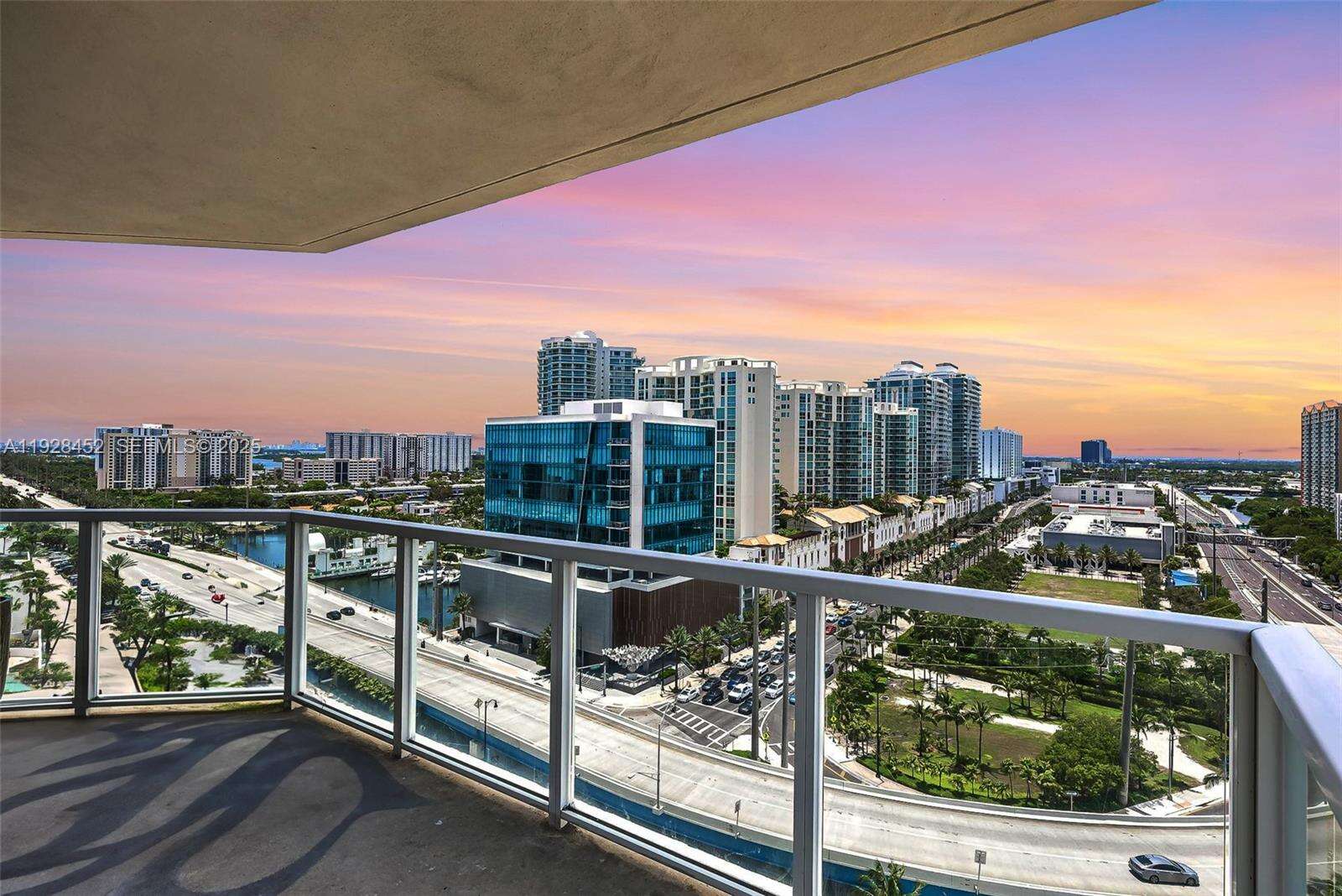 La Perla at 16699 Collins Ave, Sunny Isles Beach, FL 33160 - For Rent photo 4