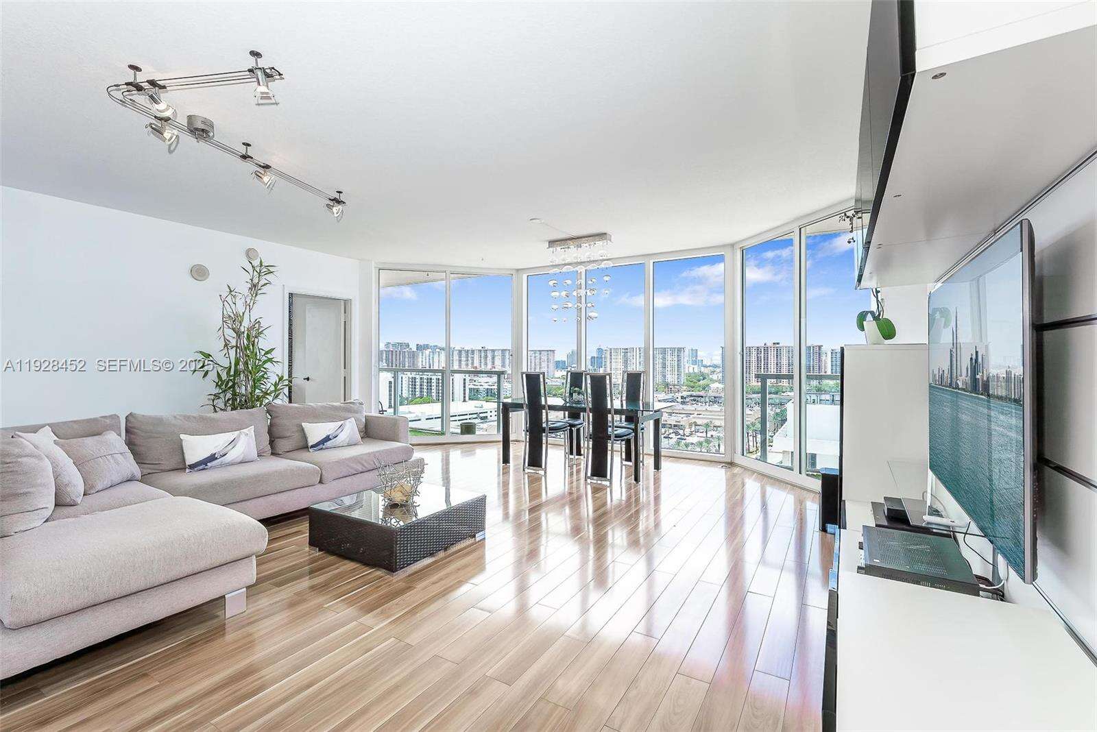 La Perla at 16699 Collins Ave, Sunny Isles Beach, FL 33160 - For Rent photo 5