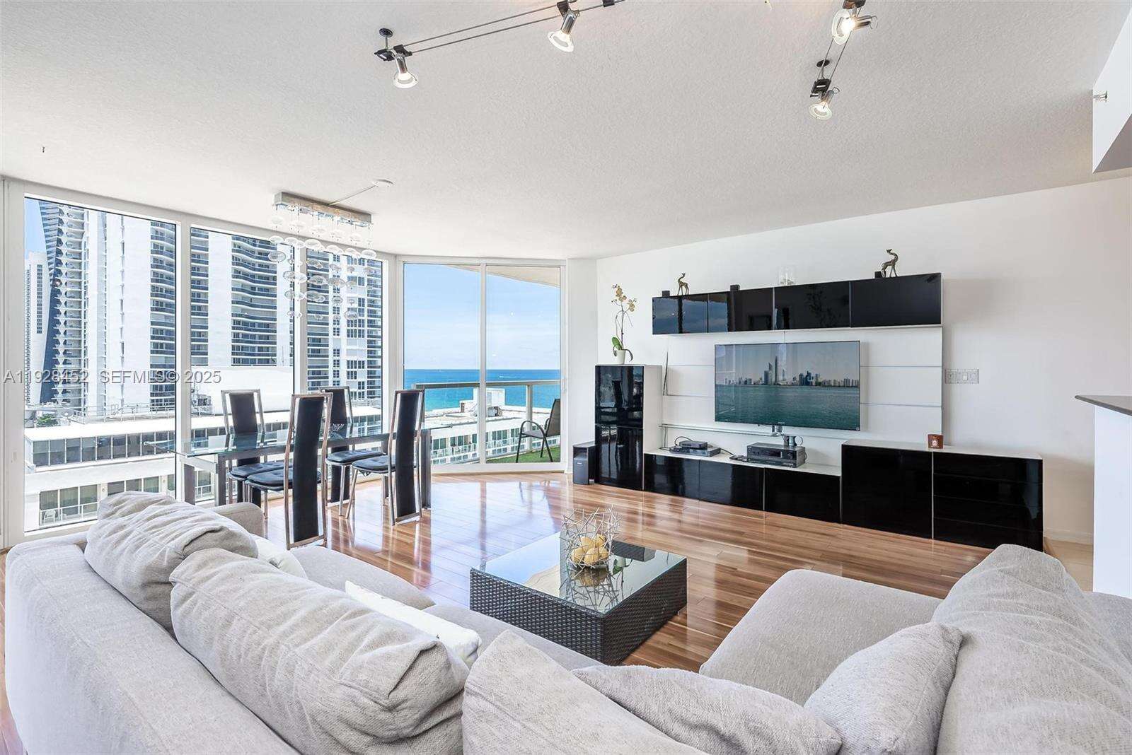 La Perla at 16699 Collins Ave, Sunny Isles Beach, FL 33160 - For Rent photo 6